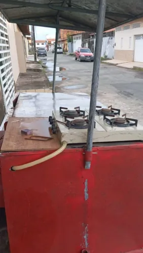 Carrinho de lanche com reboque e furgão a gás