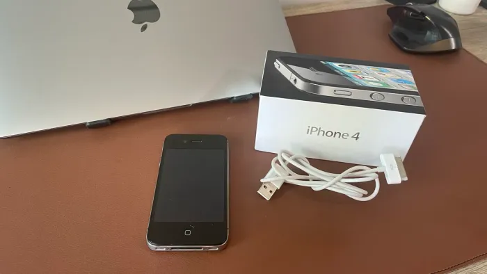 IPhone 4 - Item de Colecionador, perfeito estado