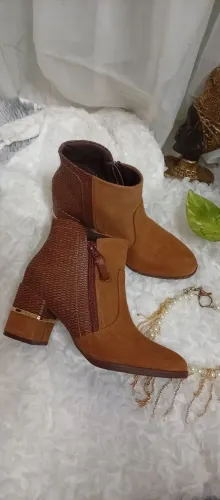 Bota de couro salto baixo