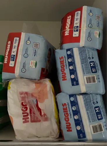 Vendo fralda Huggies azul TAM M