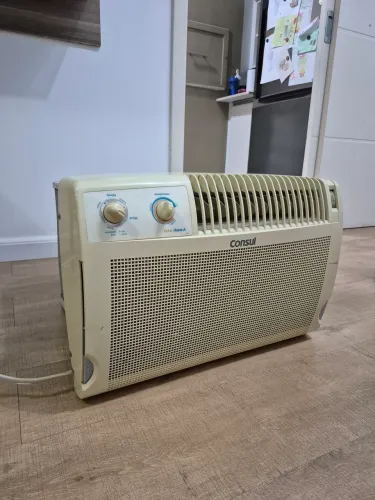 Vendo ar condicionado 7500 BTUs quente e frio