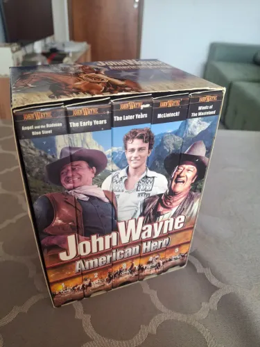 John Wayne - American Hero of the Movies (box com 5vhs original)