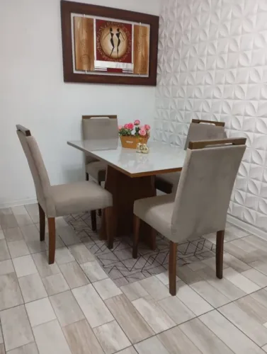 Mesa de vidro+4 cadeiras em madeira. Viamão