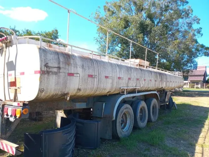 VENDE-SE CARRETA REB/RANDON SR TQ TC (TRANSPORTE DE CHORUME) VALOR ABAIXO DA FIPE