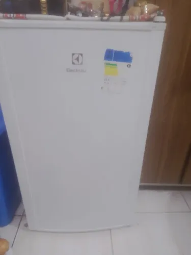 Vendo frigobar Eletrolux