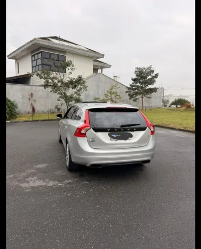 Volvo V60 T-5 Momentum 2.0 245cv 5P 2016