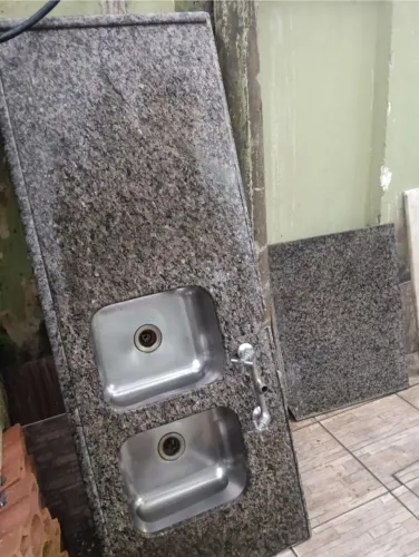 VENDE-SE UMA PIA DE 2CUBAS