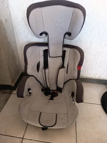Vendo cadeirinha infantil,com idade entre 4 e 6 anos