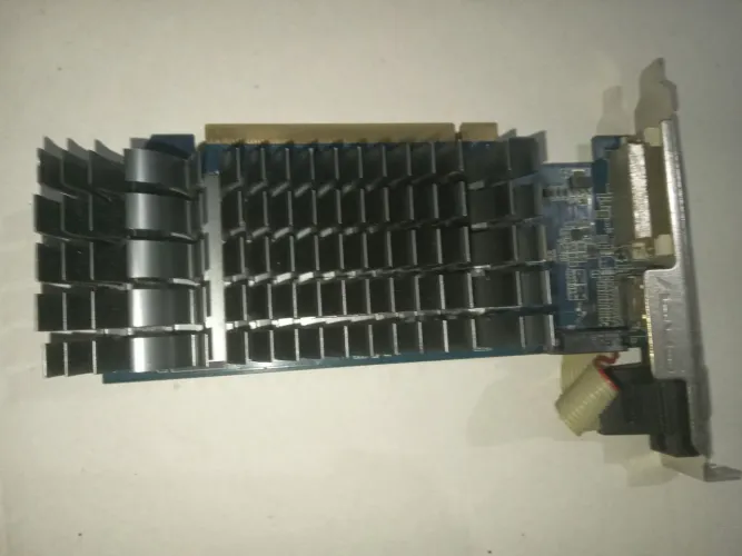 Placa de Vídeo GT 210 1GB ASUS