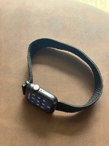 Apple Watch SE versão com celular