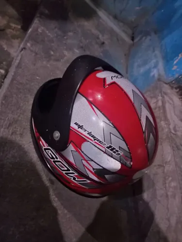 Dois capacetes quebra galho