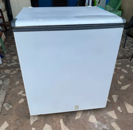 Freezer Esmaltec semi novo. FAÇO ENTREGA