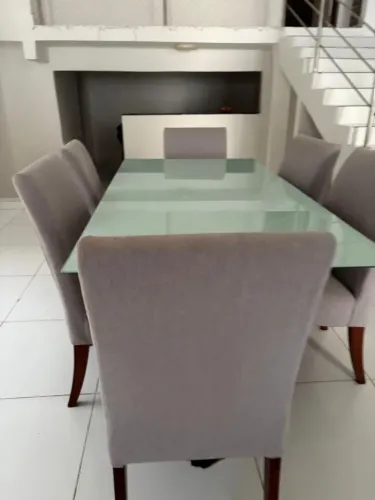 Vendo mesa com 6 cadeiras com base madeira