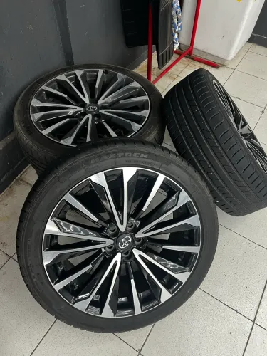 Jogo de roda 18 Corolla altis