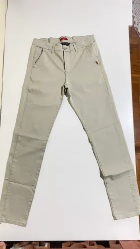 Calça Teezz reta bege com jeans premium