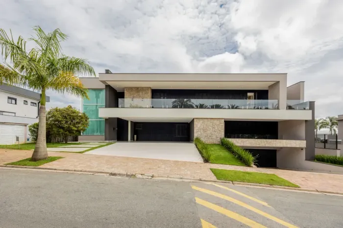 Linda casa a venda no condomínio Gênesis 1 em Alphaville Santana de Parnaiba - SP