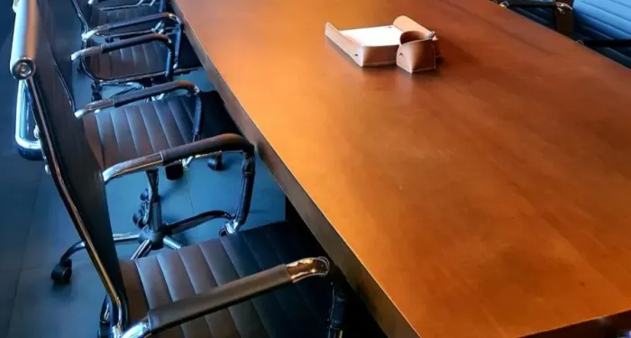 Mesa de jantar e ou trabalho de madeira maciça 2,60m x 1,20m - 8 lugares - Excelente estad