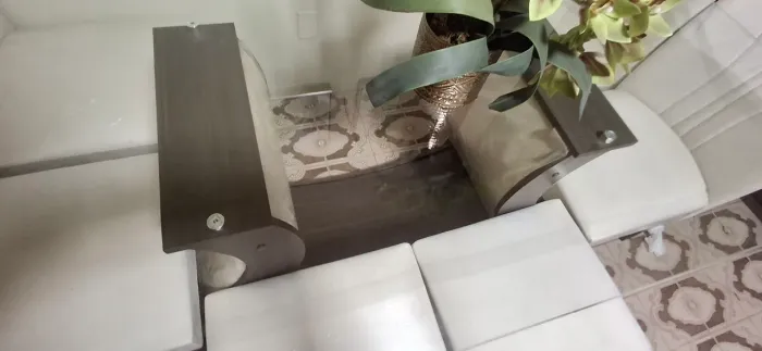 Mesa de vidro com 6 cadeiras