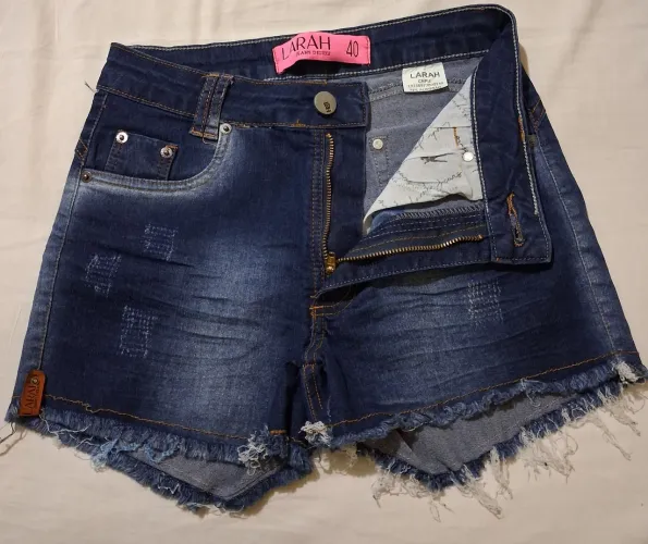 Shorts jeans com stretch marca larah 