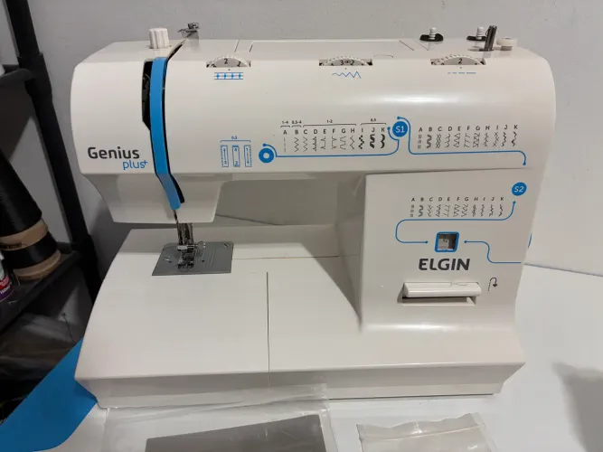 Máquina de Costura Elgin Genius Plus+