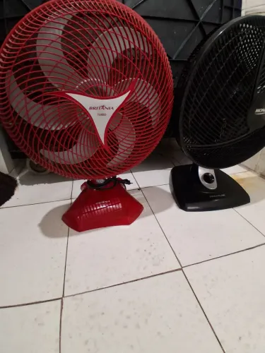 Vendo 2 ventiladores um funciona normal o outro tem que trocar o capacitaor