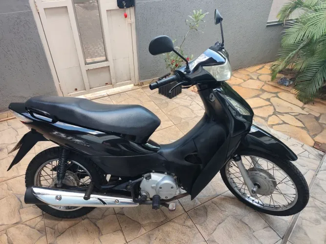 Vendo Biz 2010 ES com Partida eletrica