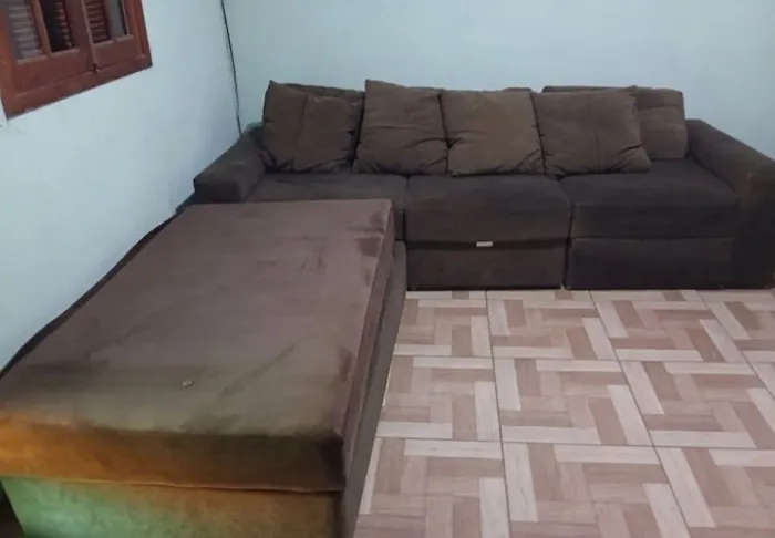 Vendo urgente guarda roupa e sofa , troco por ps4