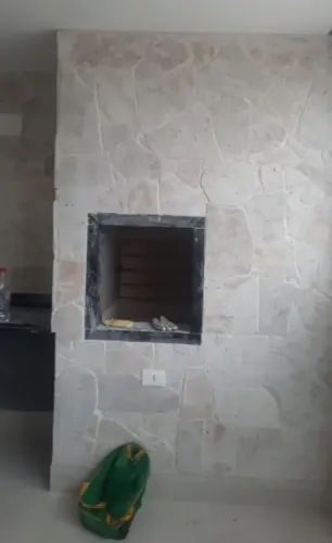 Pedreiro a sua disposicao