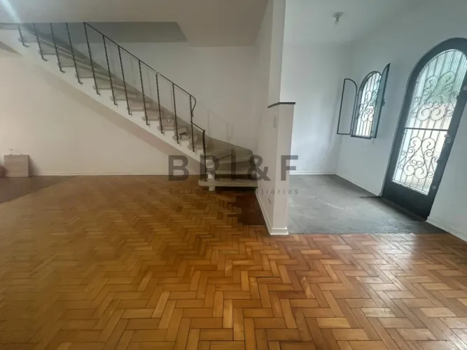 CASA PARA LOCAÇÃO NO BROOKLIN, 185M², 3 DORMITÓRIOS, QUINTAL, EDÍCULA C/1 DORM e 2 VAGAS.