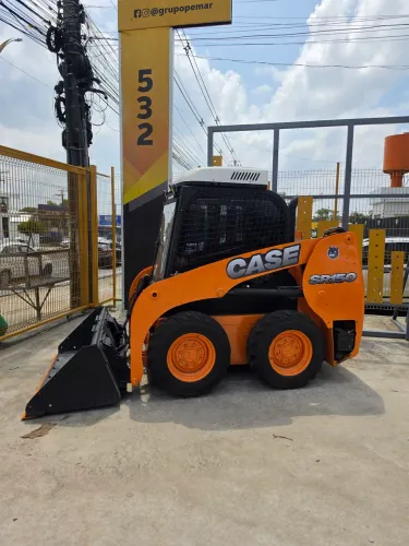 Mini Carregadeira CASE SR150