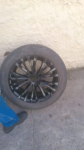 Rodas aro 18 .. furação 5X120.// Mas estavam em 5X113