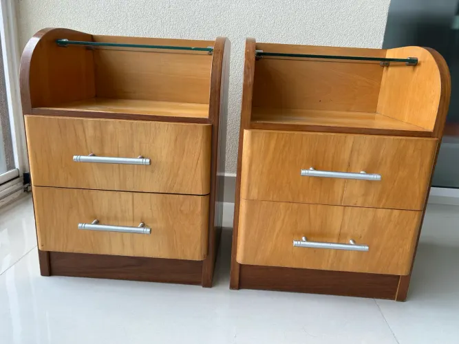 2 Mesas de Cabeceira