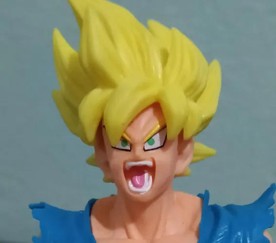 Boneco GOKU SSJ 2 Estatueta