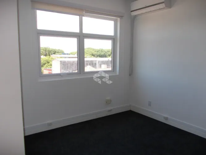 Sala comercial à venda no bairro São Geraldo Porto Alegre