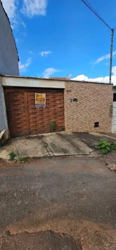 VENDE-SE CASA EM NEPOMUCENO MINAS GERAIS 