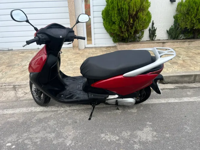 Honda lead 