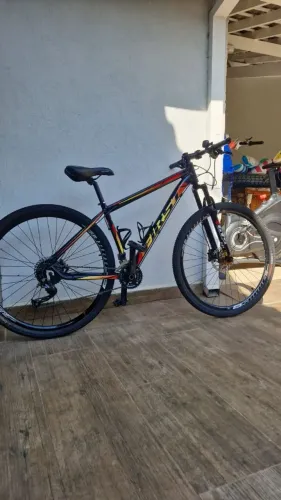 Bicicleta aro 29 18 marchas com frio a disco hidráulico