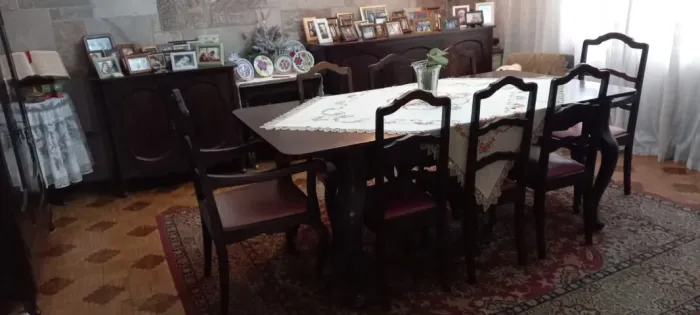 Mesa de Jantar com 8 cadeiras (raridade) em madeira de imbuia maciça acervo familiar