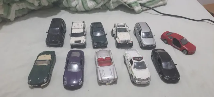 Carros miniatura maisto