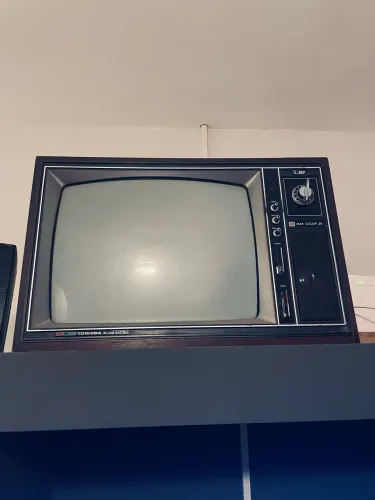 Tv antiga para decoração 