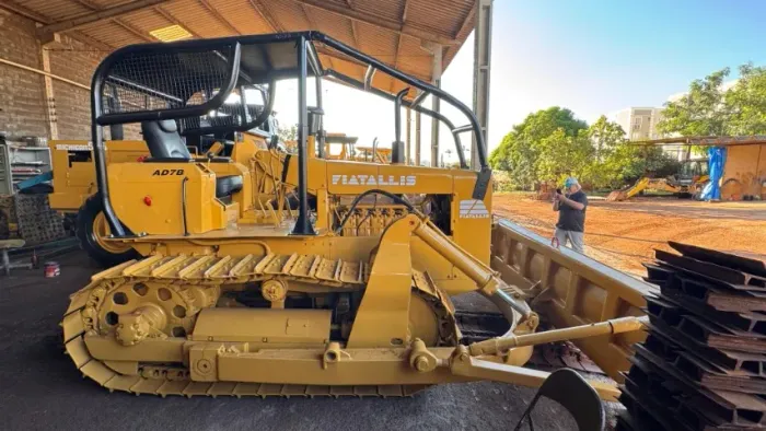 Vende-se Trator de Esteira Fiatallis AD7B 1982