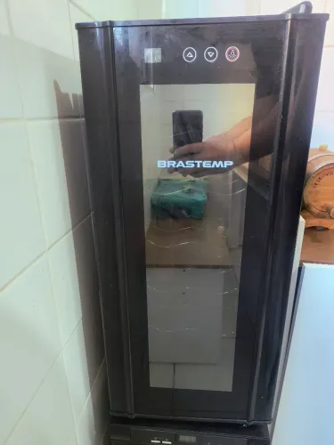 Adega climatizada Brastemp 12 garrafas