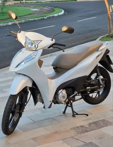 Biz 2025 Baixo km Estado de nova