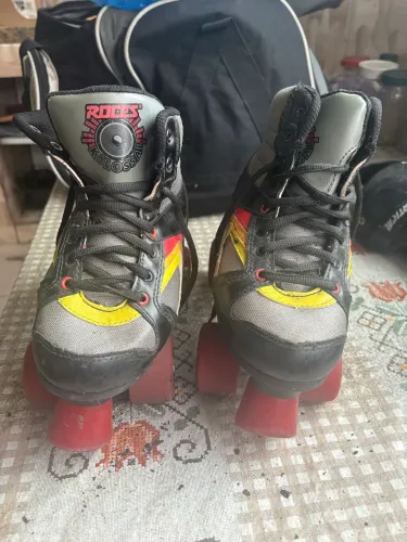 patins profissional quad (4 rodas) da marca Roces
