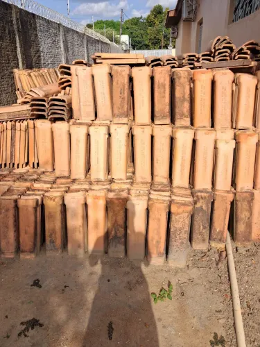 VENDE-SE TELHAS DE BARRO USADAS