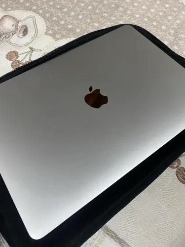 MacBook Pro M2