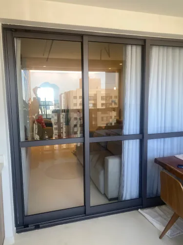 Vendo esquadria alumínio 2,40 altura por 2,70 de largura, alto padrão Esquadrilon