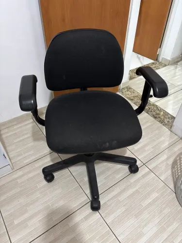 Cadeira com rodinha R$120,00