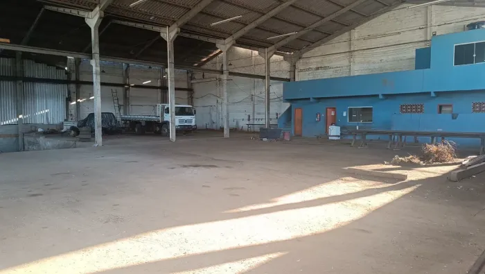? GALPÃO INDUSTRIAL 1.800 m² | PRONTO PARA USO | R$ 10.000/MÊS | COQUEIRAL ?