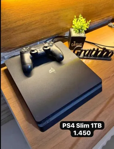 PS4s 4 slim 1TB